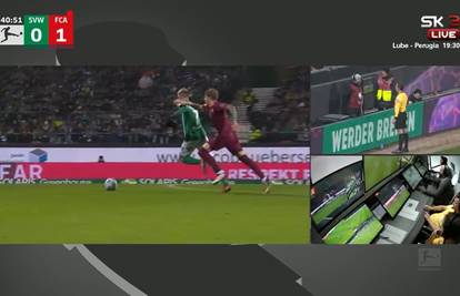 VIDEO Igraču 'vatrenih' sudac dodijelio crveni karton pa ga poništio nakon pregleda VAR-a!