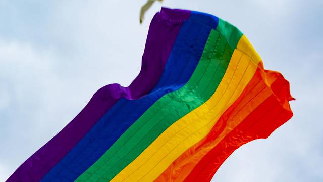 Podizanje Pride zastave kao najava Split Pridea