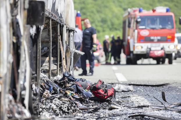 Na autocesti kod Rijeke u potpunosti izgorio autobus