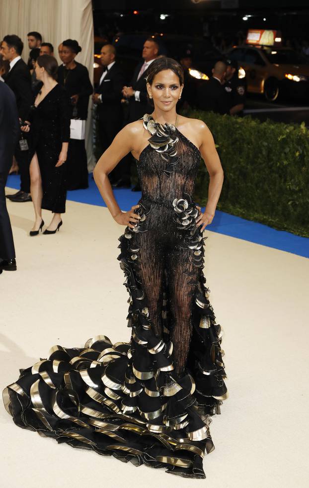 Metropolitan Museum of Art Costume Institute Gala - Rei Kawakubo/Comme des Garcons: Art of the In-Between - Arrivals