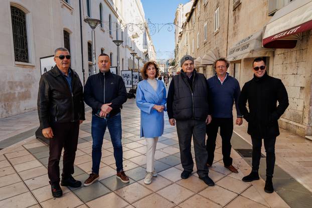 Split: Prikupljanje potpisa za predsjedničku kandidaturu Branke Lozo