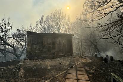 FOTO Ovako izgleda požarište u Solinu: S vatrom se bori više od 100 vatrogasaca i 4 kanadera