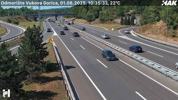 FOTO Kreće udarni vikend, kod Lučkog se zagužvalo: Kolone su prema moru, vozi se usporeno