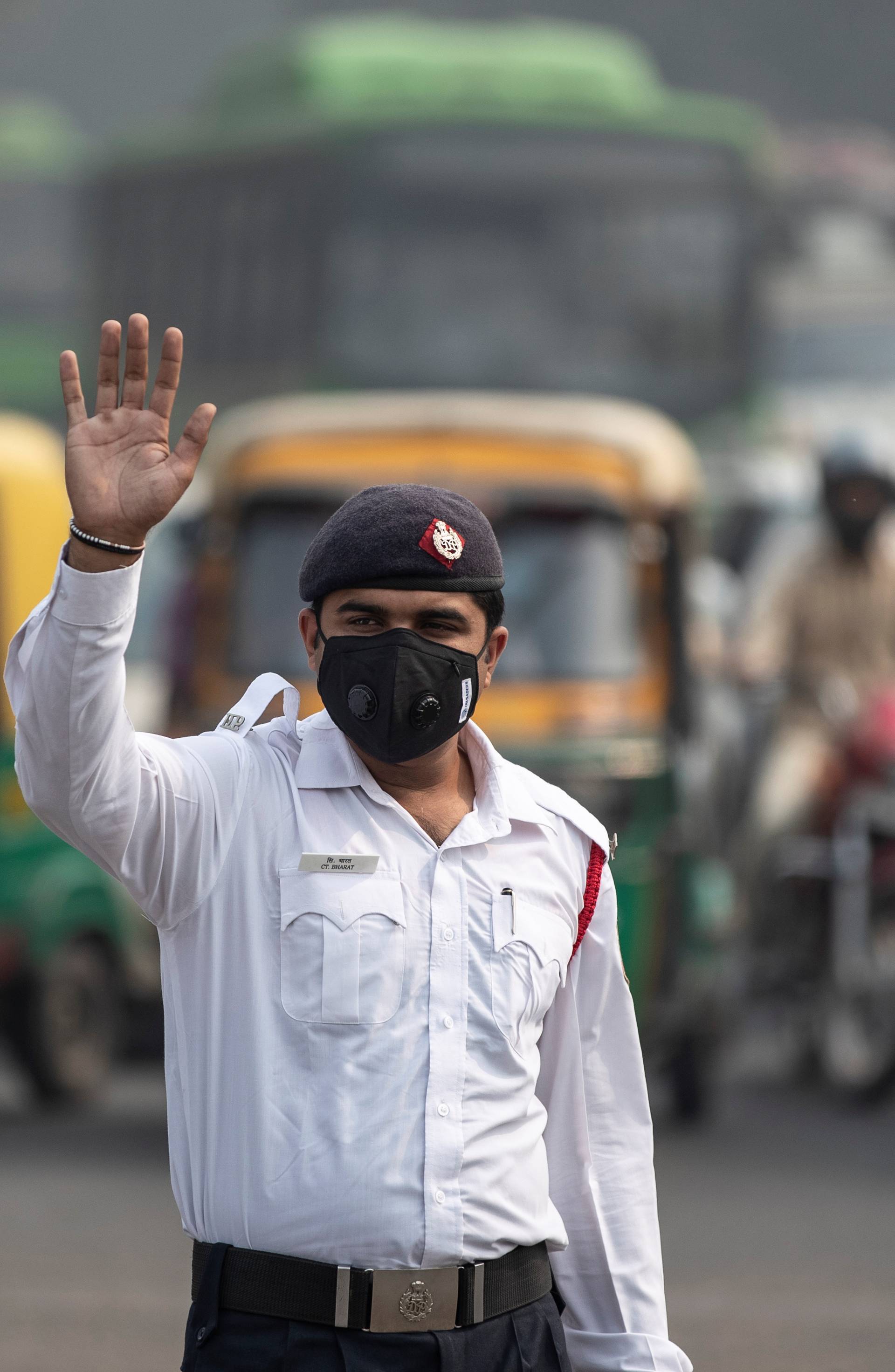 Toliko je zagađen zrak da New Delhi uvodi par-nepar vožnju