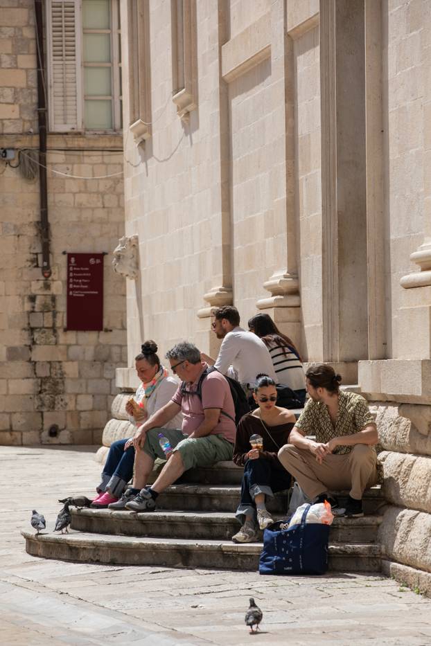 Dubrovnik: Veliki broj turista u razgledavanju grada