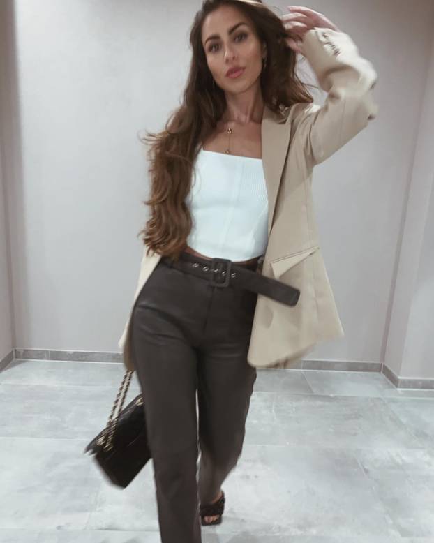 FOTO Bivša klizačica osvojila je Livakovića. Skrivala je trbuh na utakmici, sad su dobili prinovu