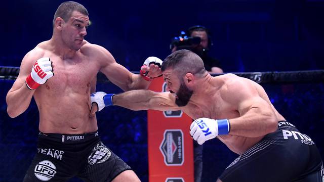 Zagreb: Borilački spektakl KSW 51, Ante Delija - Oli Thompson