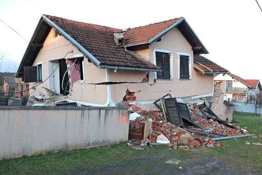 'Sastanci Stožera traju po pet sati bez ikakvog zaključka, a već se odjavilo 1100 ljudi'