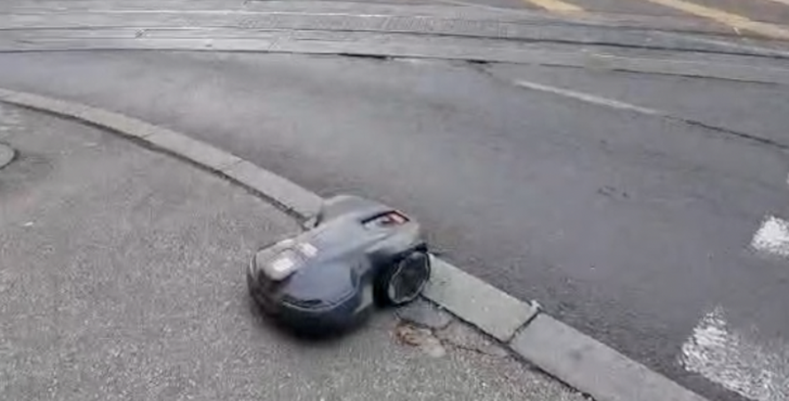 Zastupnici za kosilice: 'Netko ju je sabotirao, nije sama prešla cestu'. Čitatelj: 'Lovio sam je!'