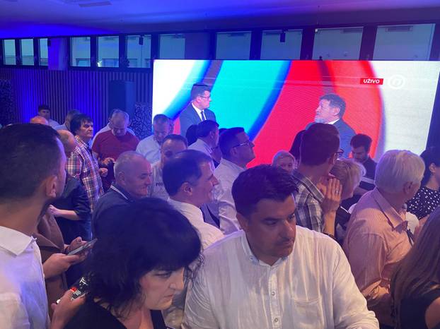 200 fotografija s izbora: Delirij u Splitu i Vukovaru,  velika fešta Rinčić i puse za Selak Raspudić