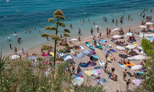 Hrvatska se topi! Pogledajte prepune plaže, a najgore od toplinskog vala tek dolazi