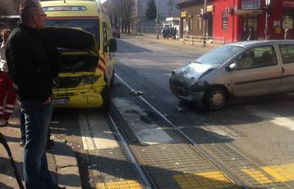 Na istom mjestu, dan kasnije: Sudarili su se Hitna i Twingo