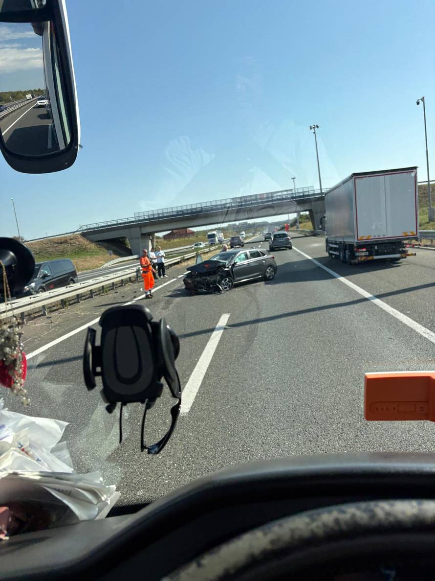 Teška prometna nesreća na A1 kod Donje Zdenčine. Kolona je 12 kilometara prema Zagrebu!