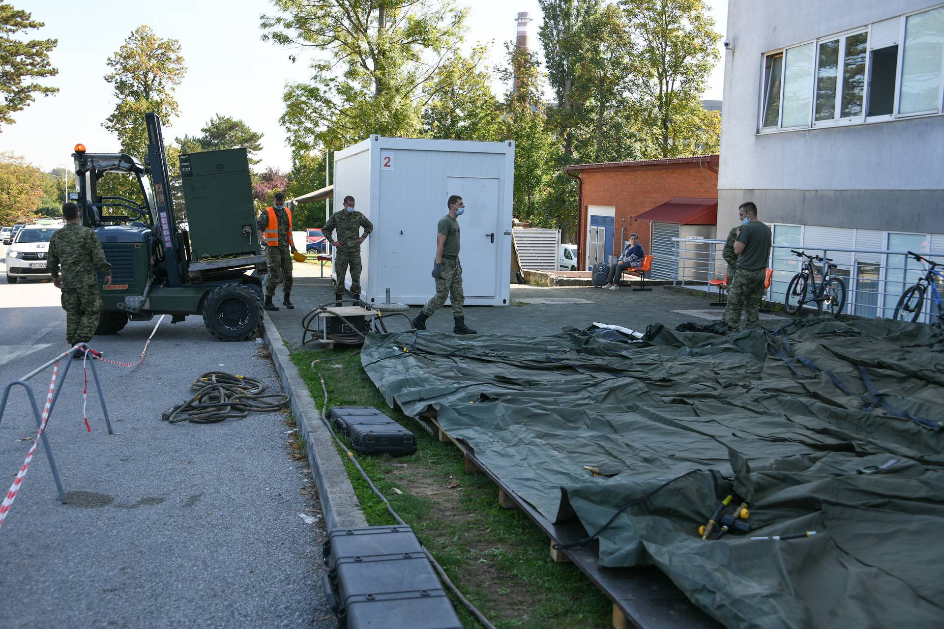 Vojska na Rebru podiže grijane šatore, koristit će ih kod trijaže