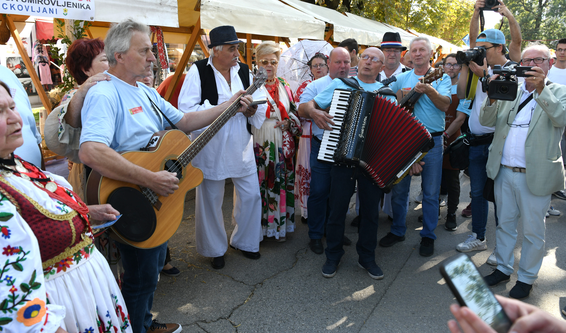 Milanović u Dugom Selu kušao tradicionalna jela iz tog kraja