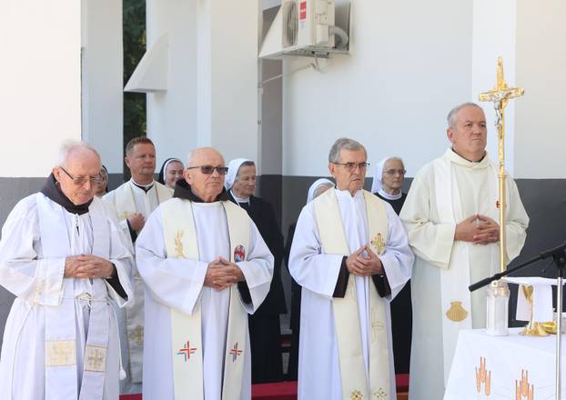 Šibenik: Na blagdan Svih svetih misno slavlje predvodio je mons. Tomislav Rogi?