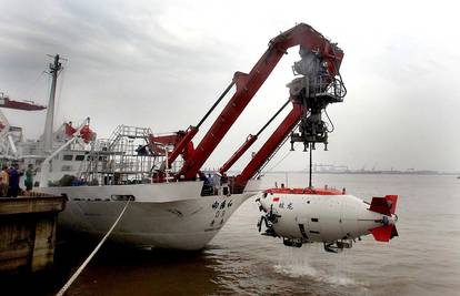 Kineska podmornica nada se zaronu na 7000 metara 2012.