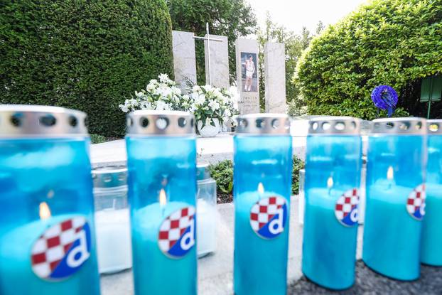 Zagreb: Delegacija Dinama položila vijenac na grob Dražena Petrovi?a povodom obljetnice njegove smrti