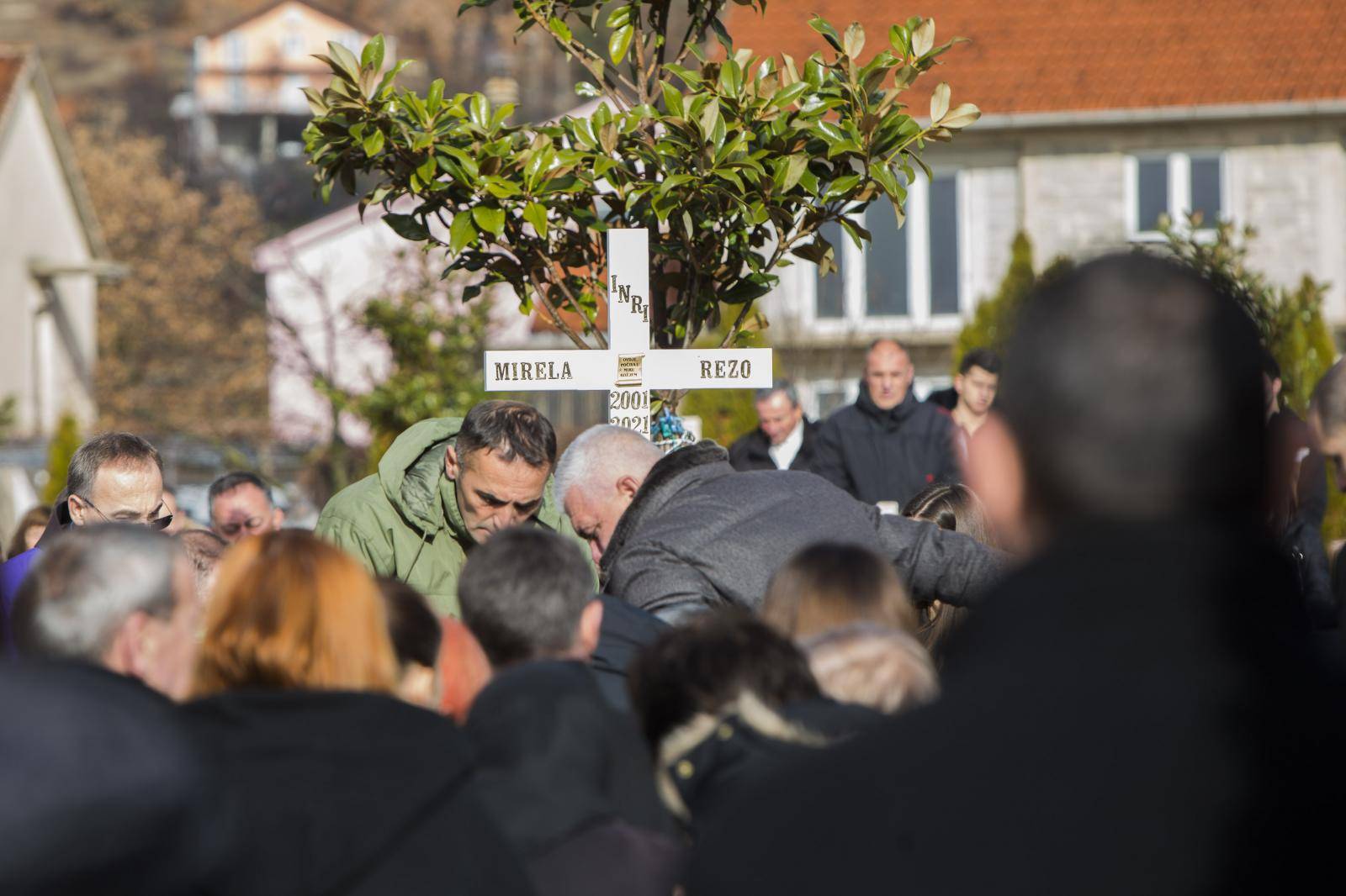 Posušje: Posljednji ispraćaj Mirele Rezo na groblju Martica Križ