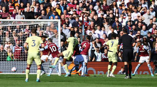 Premier League - Aston Villa v Arsenal