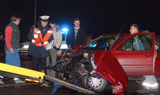 U sudaru na Laništu auto sletio u dvorište kuće