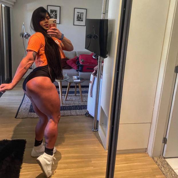 FOTO Gospođa Messi morala je reagirati zbog ovih fotki Miss Bum Bum: 'Valjda je ljubomora'