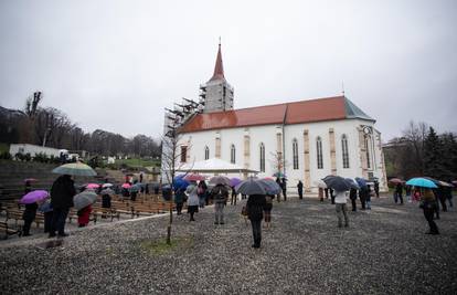 Crkva u Remetama zatvorila vrata: Mise sele u šator, kreće obnova teško oštećene crkve