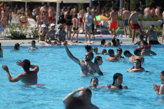 24 SATA: Kupaći uživaju na obnovljenim bazenima Copacabana