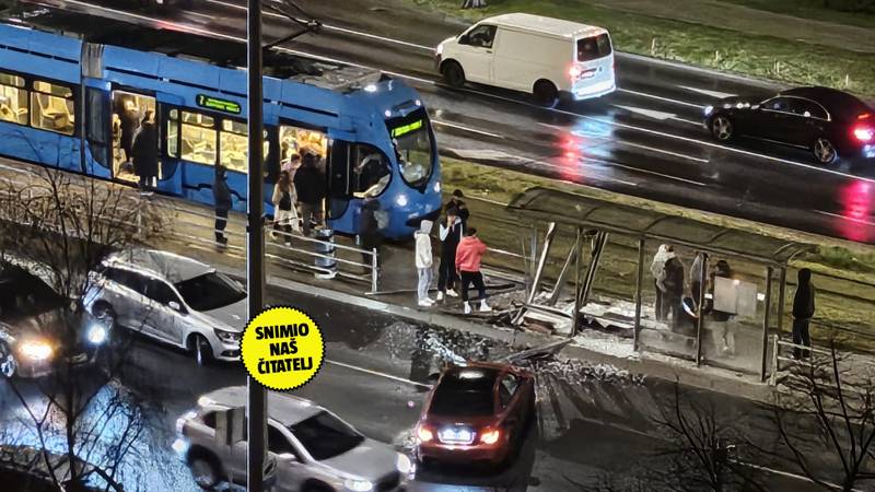 FOTO Užas u Zagrebu: 'Auto se zabio u tramvajsku stanicu, hitna pomaže ozlijeđenima'