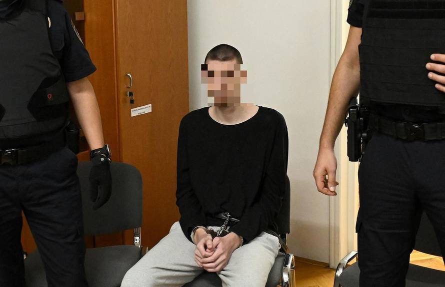 Počelo suđenje 19-godišnjaku za užas u OŠ Prečko. Doveli ga u lancima. Sud isključio javnost