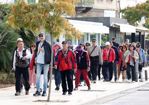 Šibenik prepun grupa turista