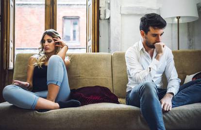 Četiri okrutna načina na koje možete povrijediti partnera bez da kažete ijednu 'krivu' riječ