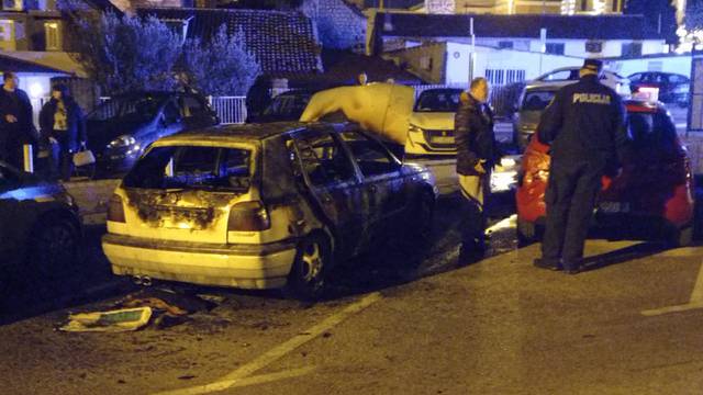 U potpunosti izgorio automobil u Splitu, požar se proširio na još dva: Utvrđuje se uzrok vatre