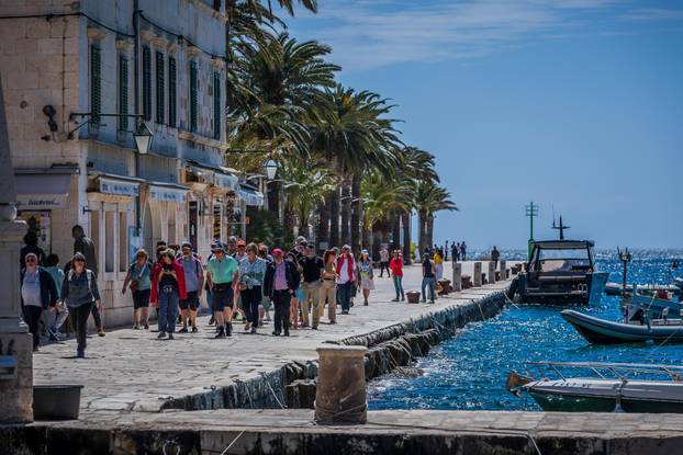 Sunčan dan na Hvaru 