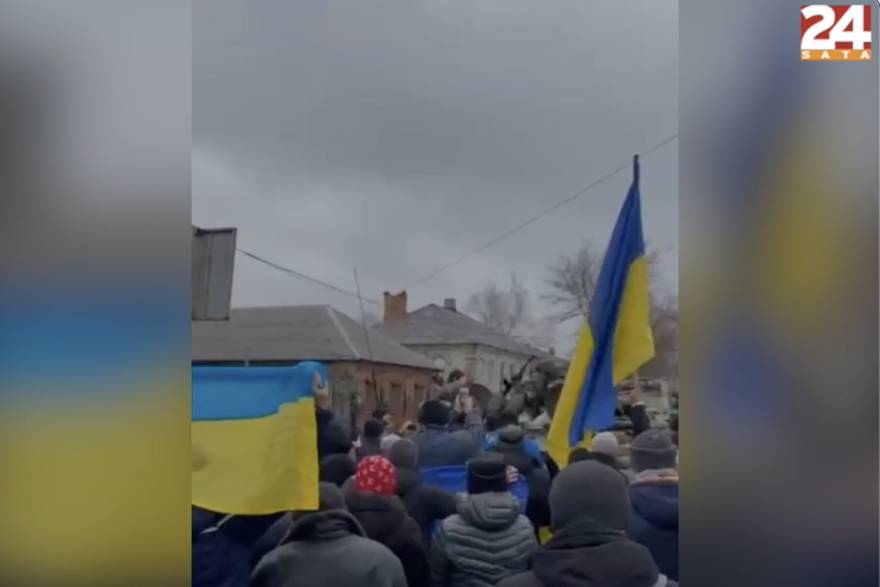 specka Ukrajinci zaustavili ruski konvoj i počeli pjevati himnu: Počeli su pucati u zrak