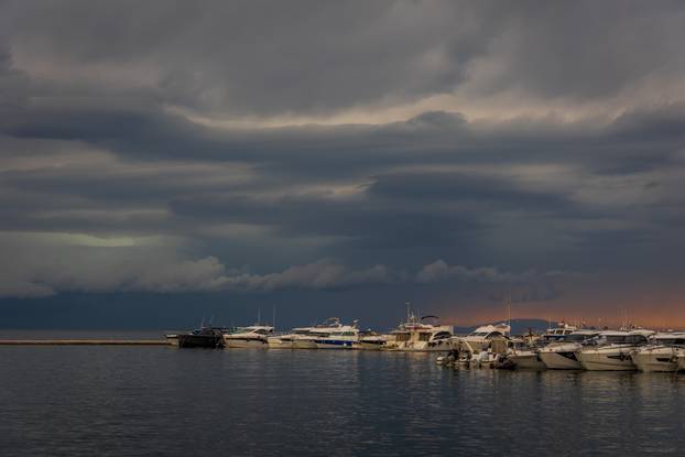 Novalja: Dolazak olujnog nevremena nad Novalju