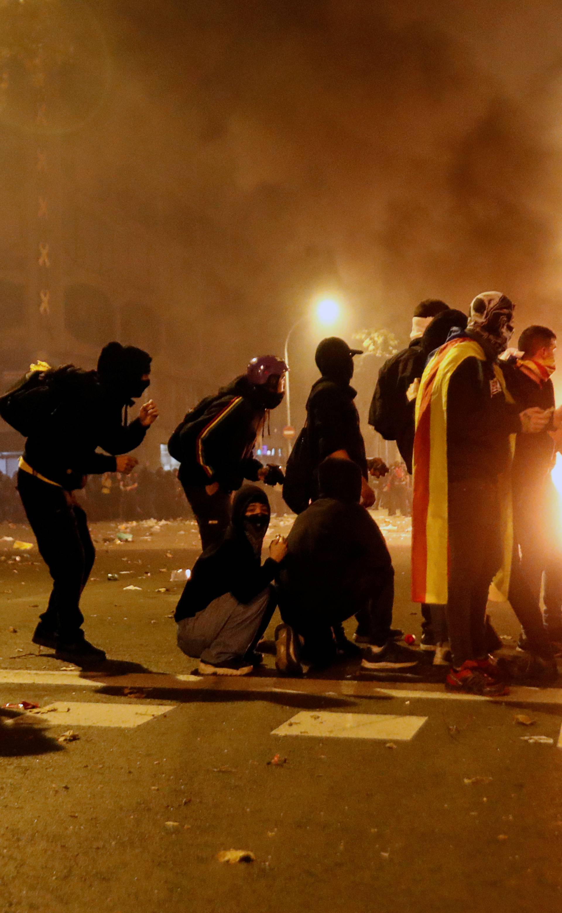 Pola milijuna ljudi na ulicama, 50 ih je ozlijeđeno: 'Tu je kaos'