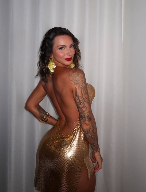 FOTO Brazilka prodaje svoj znoj. Jedna bočica je 240 eura: 'Nude mi veće svote za znoj s parade'