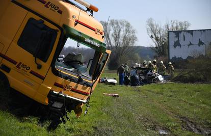 Dvoje mrtvih u teškoj nesreći kod Bjelovara: Ušli u suprotni smjer i autom se zabili u kamion