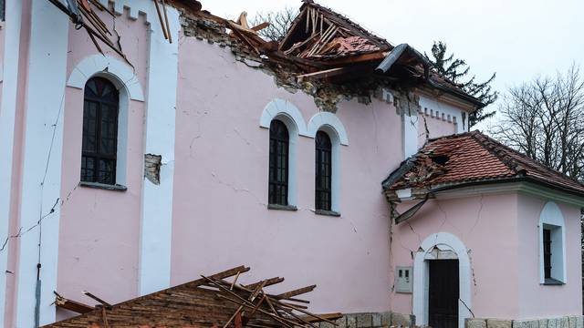 Crkva u selu Mračaj potpuno je uništena nakon potresa