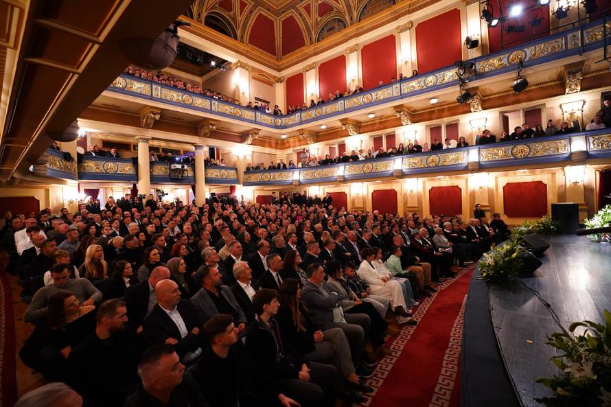 FOTO Emotivna komemoracija: O Halidu pričali njegovi bližnji, mnogi nisu mogli sakriti suze...