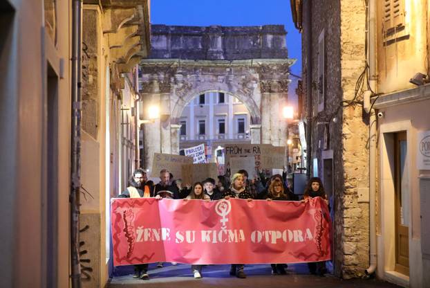 Pula: 4. Noćni marš u Puli pod parolom Žene - kičma otpora
