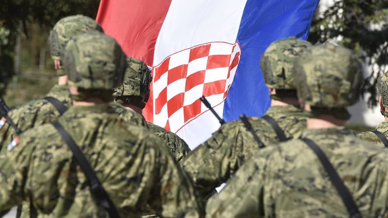 Hrvatski vojnici heroji Litve! Iz gorućeg automobila spasili su vozača: Pružili mu i prvu pomoć