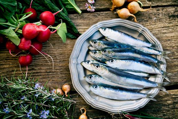 Fresh,Sardines.,Fish,With,Vegetables.,Mediterranean,Fish,On,Plate