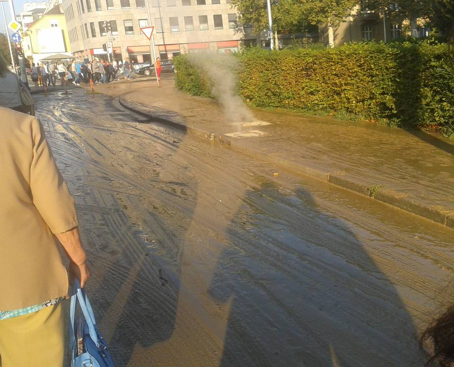 Bukovačka je bila pod vodom: Upao u rupu i skoro se utopio