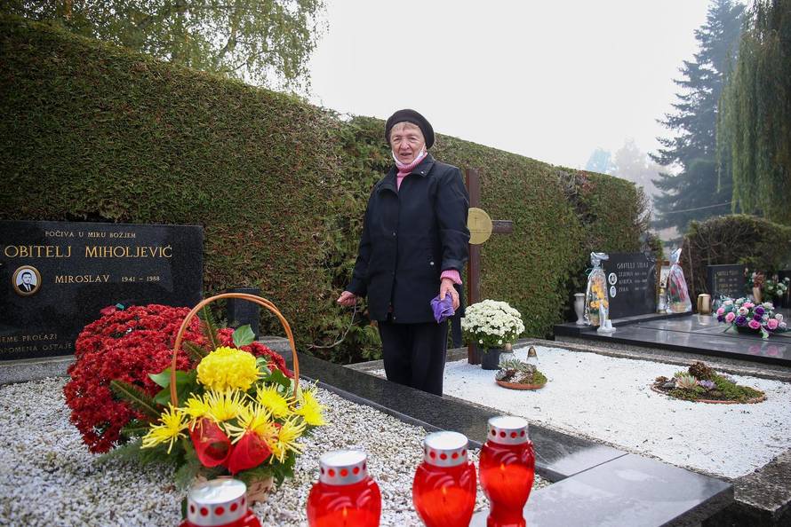 Reportaža iz Petrinje i GLine o pripremama za blagdan Svih svetih