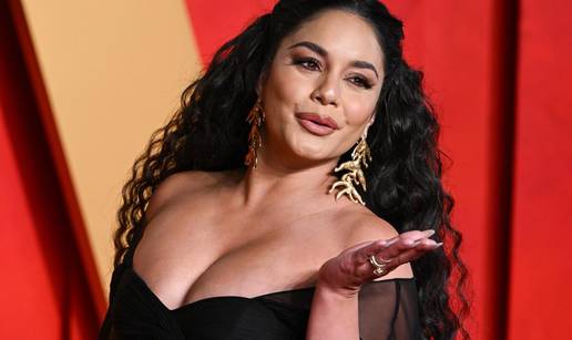 Glumica Vanessa Hudgens u bikiniju ponosno pokazala poveći trudnički trbuh