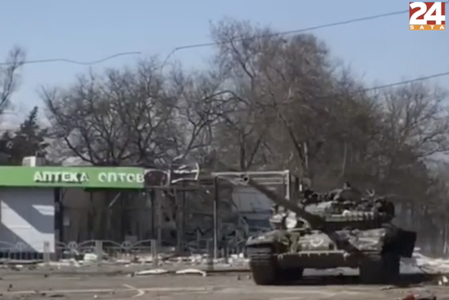 Brzi i žestoki na ruski: Objavili snimke tenka težeg od 40 tona kako drifta u Mariupolju