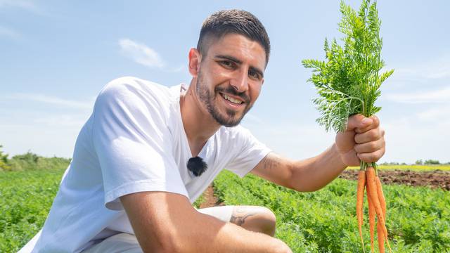 Raštane: Nogometni reprezentativac Martin Erlić na farmi svojih roditelja