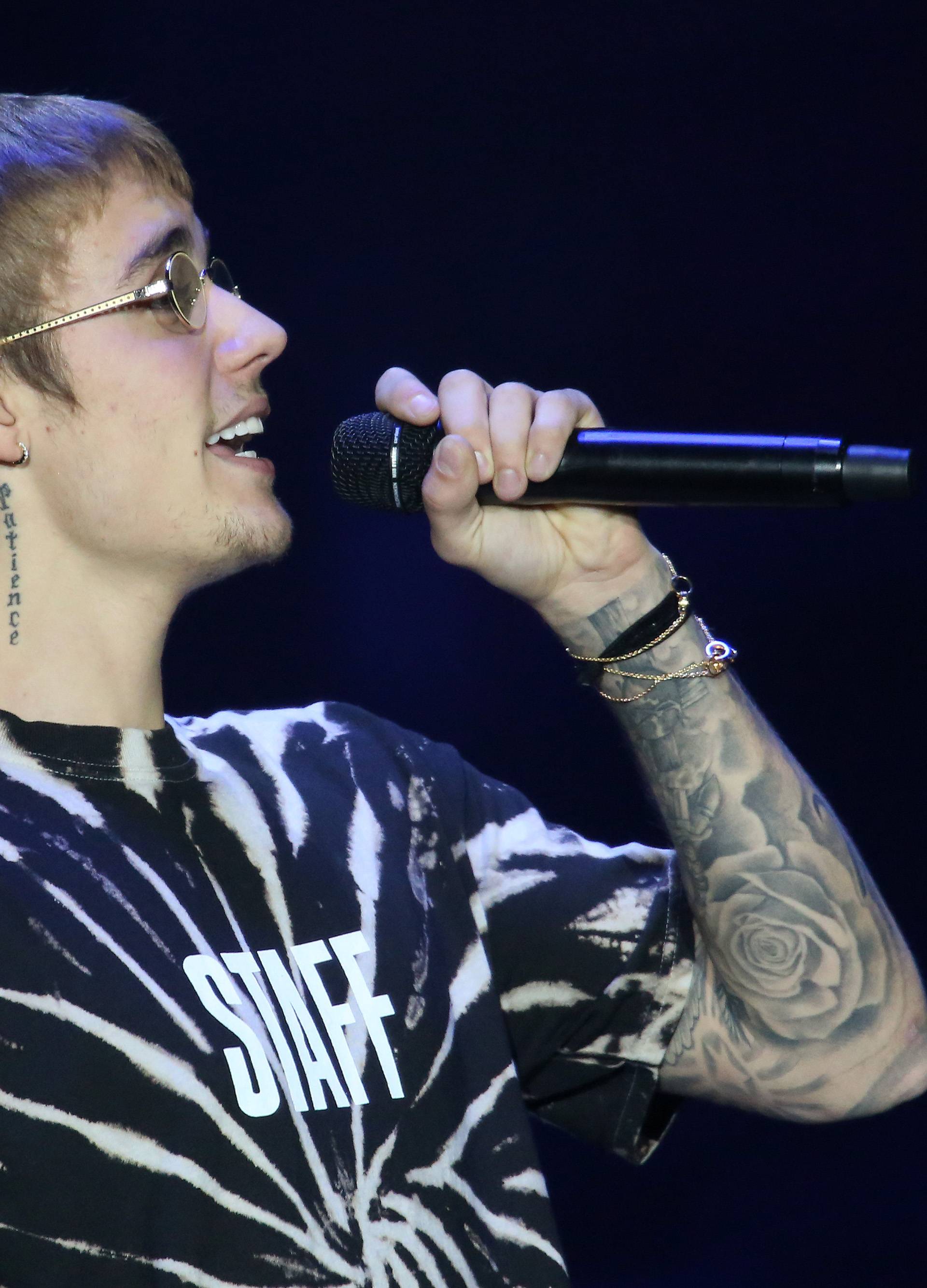 Bieber poručio obožavateljima: Instagram vam je đavolji posao